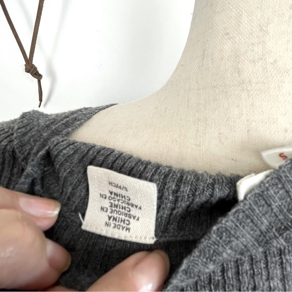 Levi Long Sleeve Heavyweight Ribbed Sweater. Grey Red Tab. Small - Picture 7 of 7